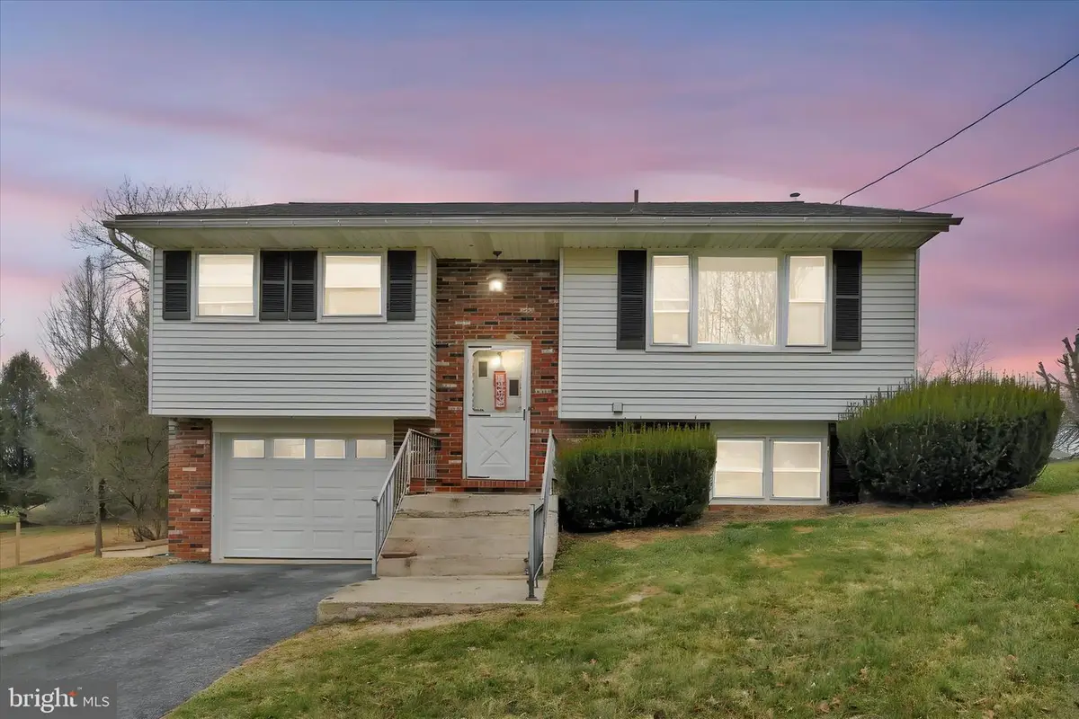 631 W Franklin St, Womelsdorf, PA 19567 - Image #1