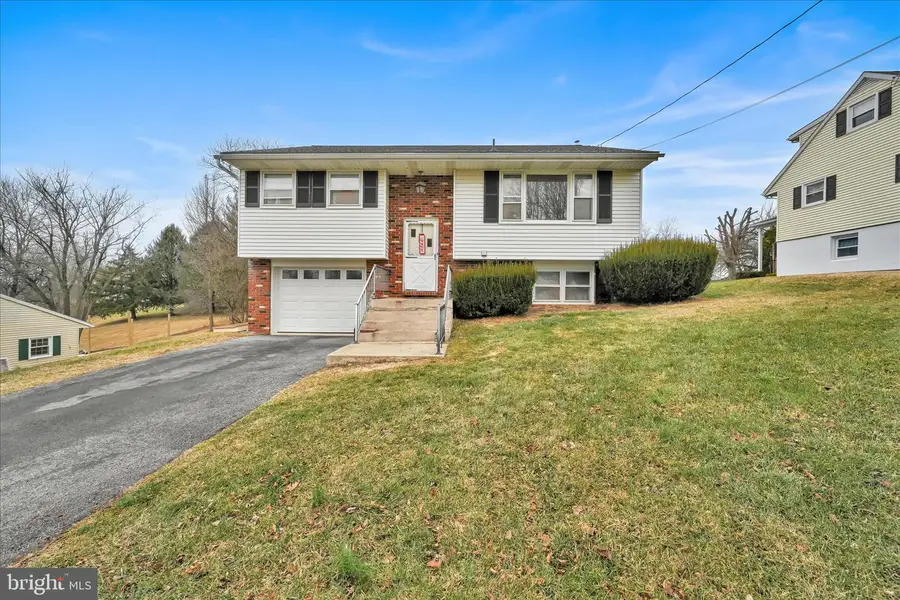 631 W Franklin St, Womelsdorf, PA 19567 - Image #3