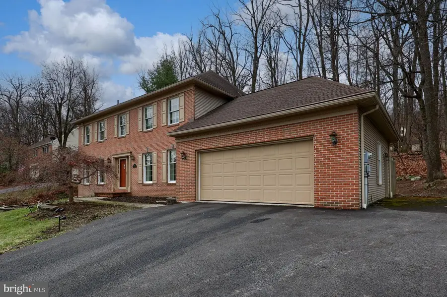 514 Arrowhead Trl, Reading, PA 19608 - Image #2