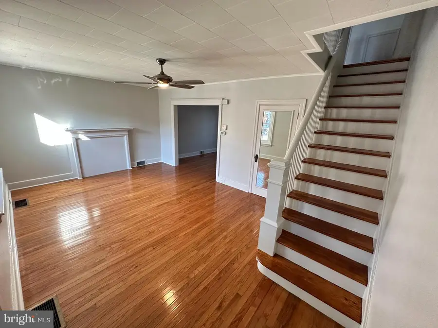 389 Oak Ter, Reading, PA 19611 - Image #2