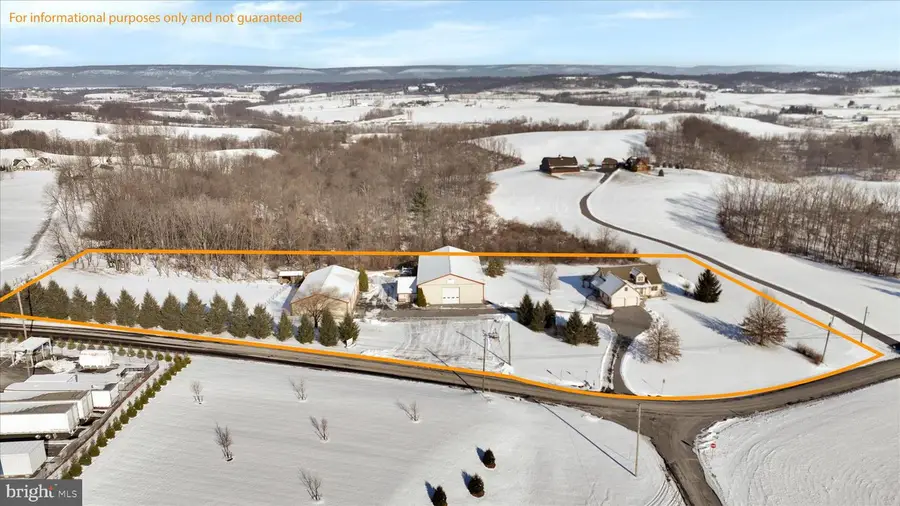 36 Host Rd, Womelsdorf, PA 19567 - Image #2