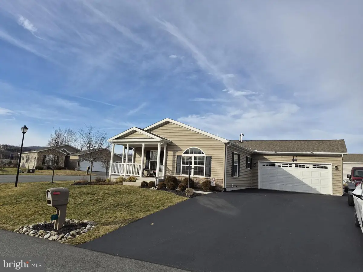 1 Sandpiper Dr, Bechtelsville, PA 19505 - Image #1