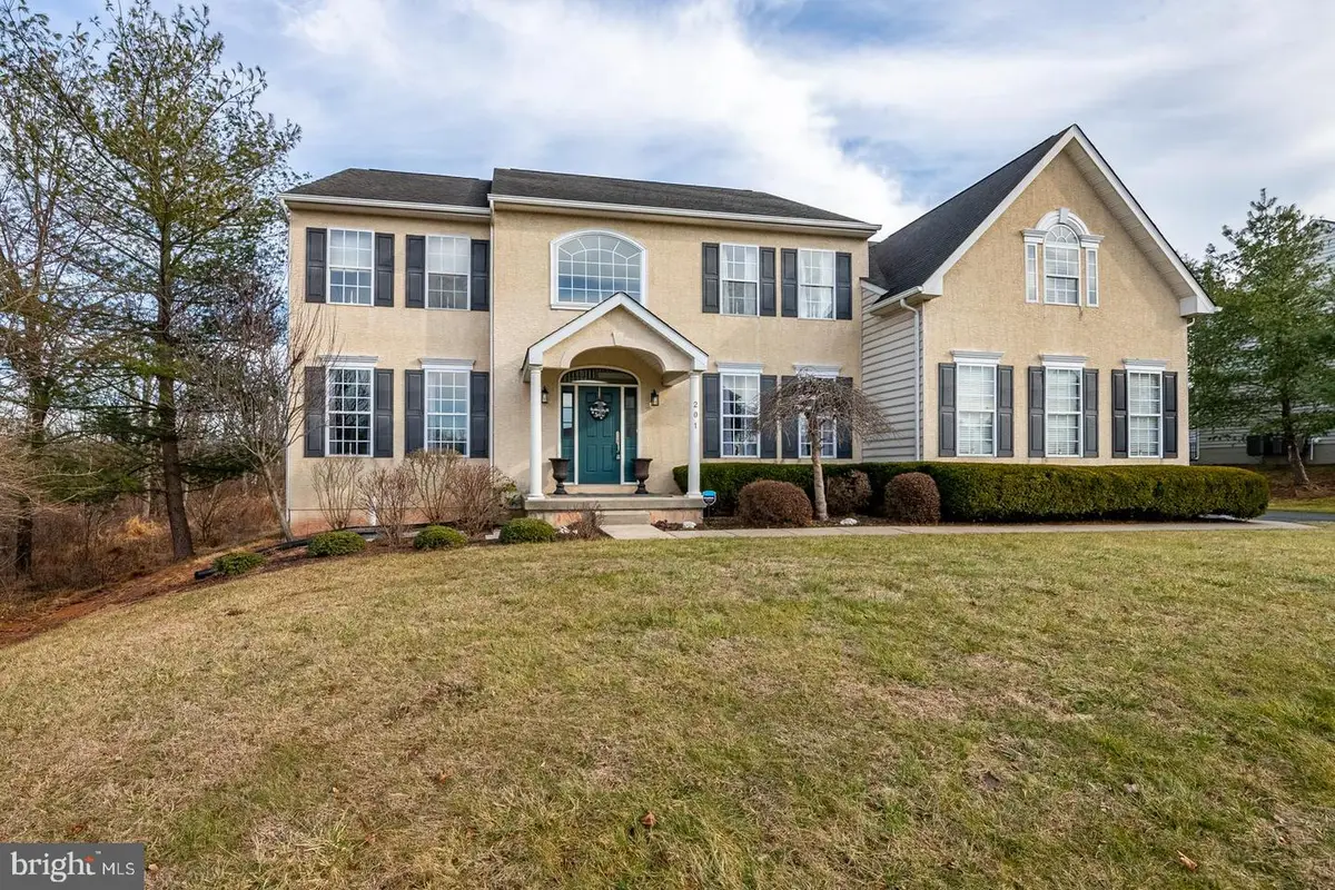 201 Applewood Dr, Douglassville, PA 19518 - Image #1