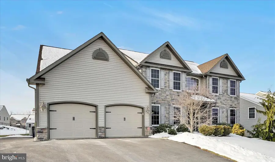 62 Stella Dr, Reading, PA 19608 - Image #2