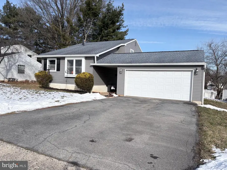 4981 Persimmon Dr, Reading, PA 19606 - Image #2