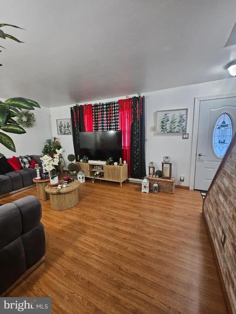 906 Sutters Mill Ln, Temple, PA 19560 - Image #3