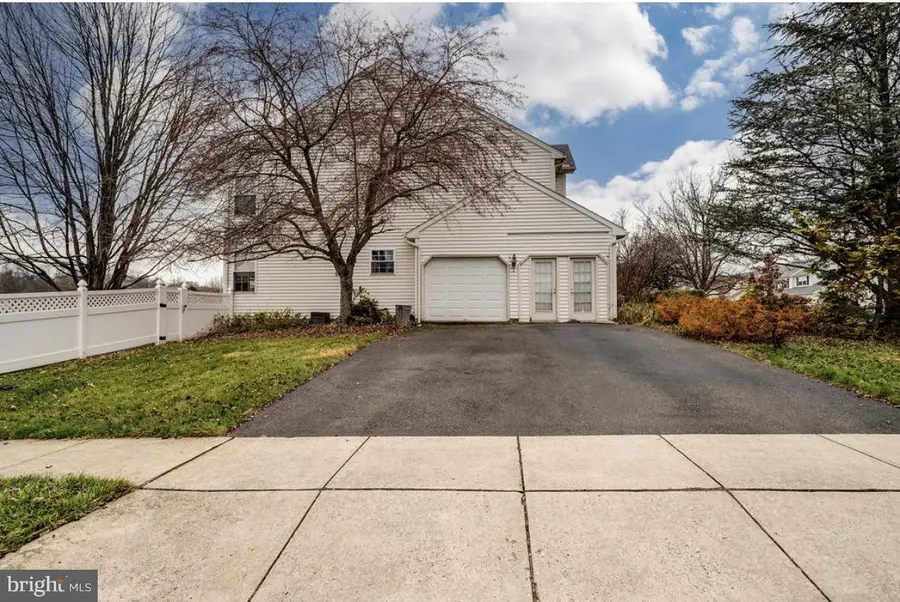 390 Wingspread Dr, Reading, PA 19606 - Image #2