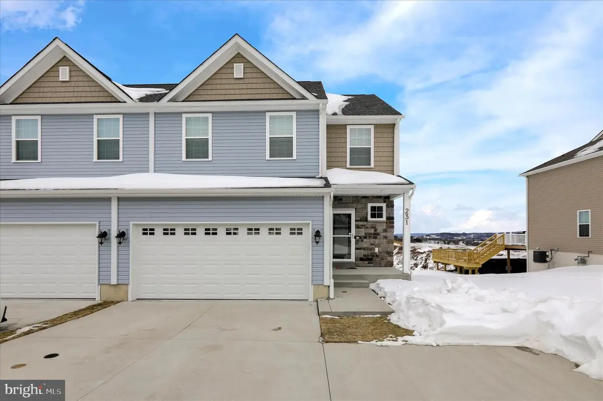 231 Sunglo Dr, Leesport, PA 19533 - #1