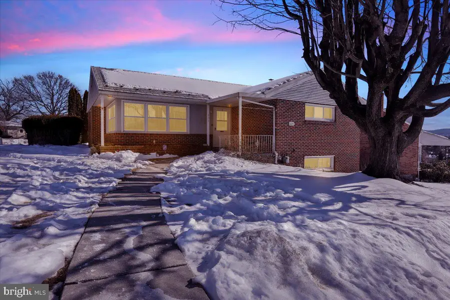 629 Lawrence Ave, Reading, PA 19609 - #2