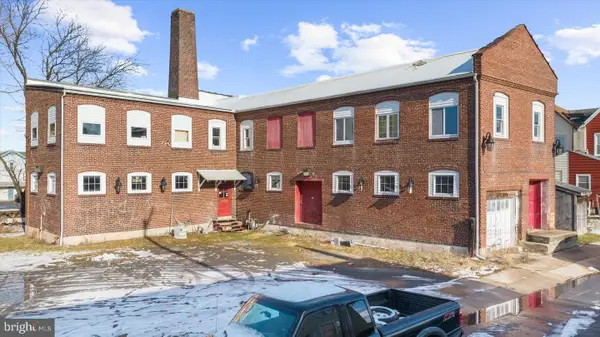 102 S Richmond St, FLEETWOOD, PA 19522