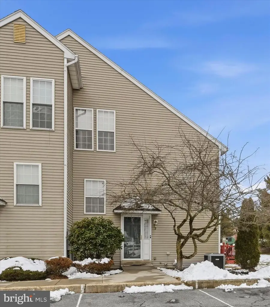 2 Horseshoe Dr, Douglassville, PA 19518 - #3