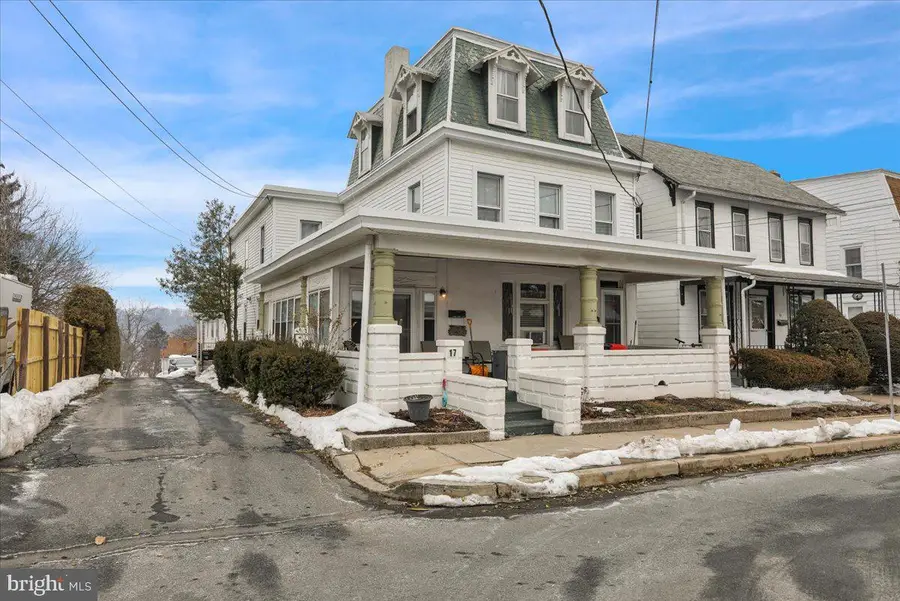 17 E Summit St, Mohnton, PA 19540 - #2