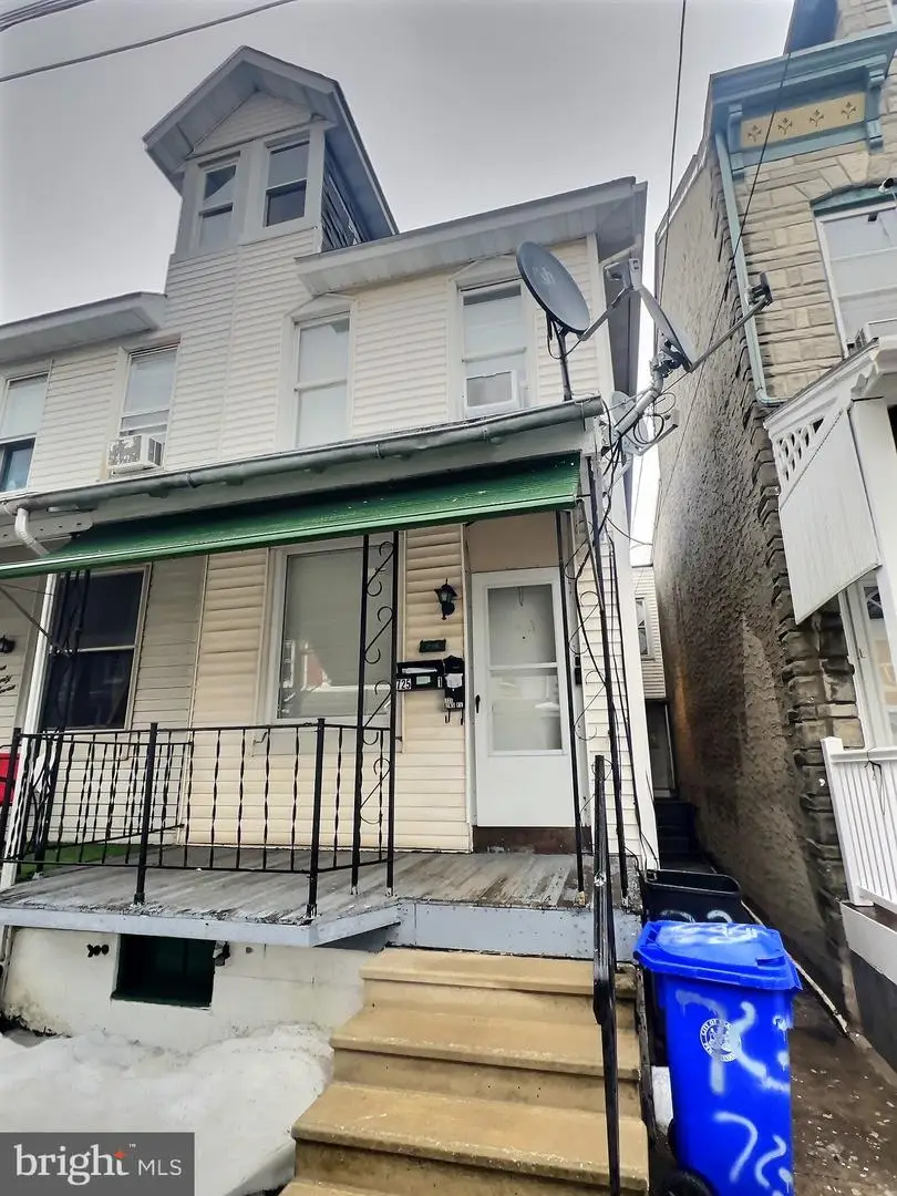 725 Pear St, Reading, PA 19601 - #2