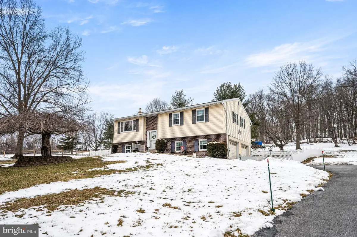 1548 County Line Rd, Gilbertsville, PA 19525 - #1