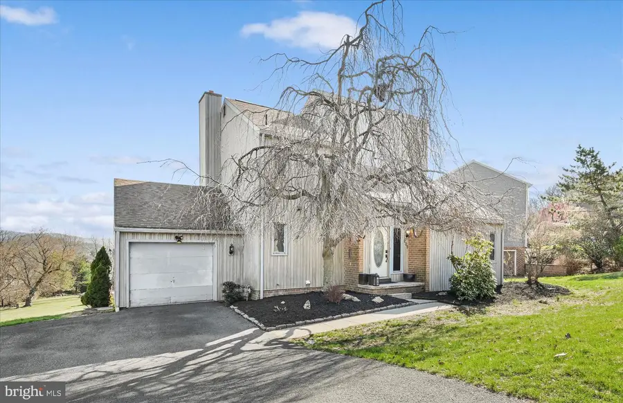 205 Pembroke Dr, Reading, PA 19607 - #2