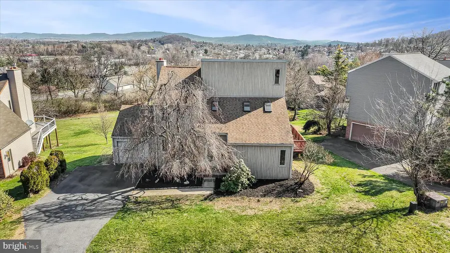 205 Pembroke Dr, Reading, PA 19607 - #3