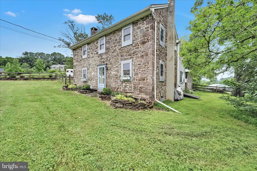 321 Garey Rd, Douglassville, PA 19518 - #3