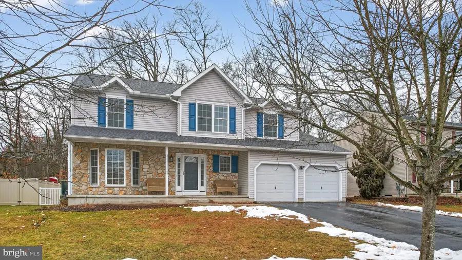 209 Woodbridge Ln, Douglassville, PA 19518 - #2