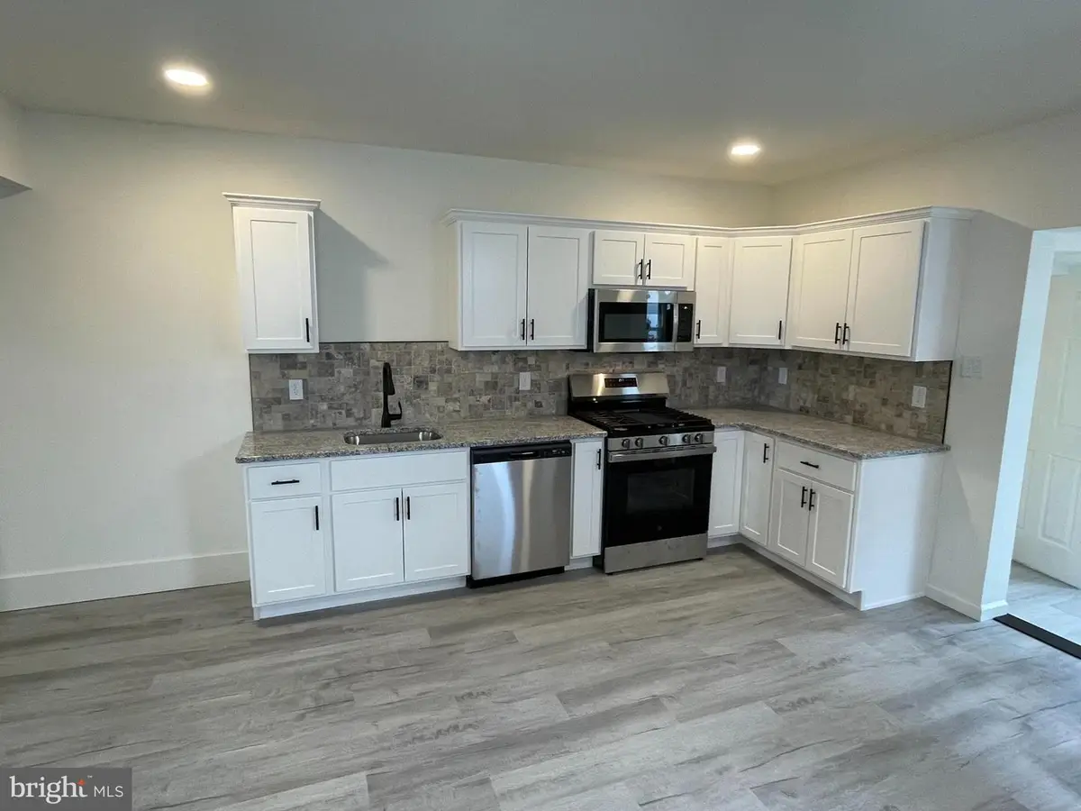 117 N Robeson St, Robesonia, PA 19551 - #1