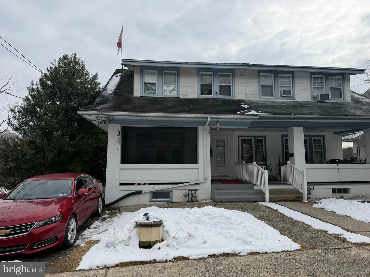 25 W 33rd St, Reading, PA 19606 - #1