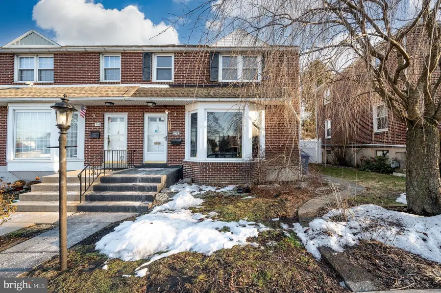 218 Mayberry Ave, Reading, PA 19605 - #2