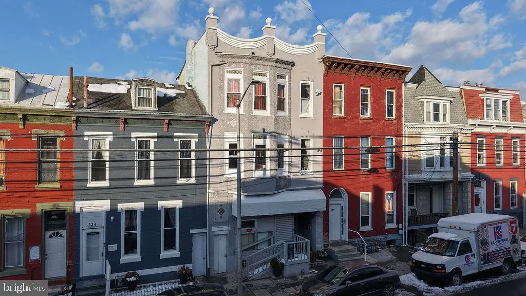 226 N 10th St, Reading, PA 19601 - #1