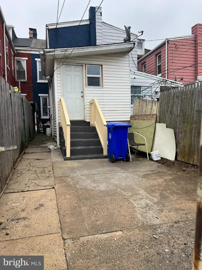 1042 Locust St, Reading, PA 19604 - #3