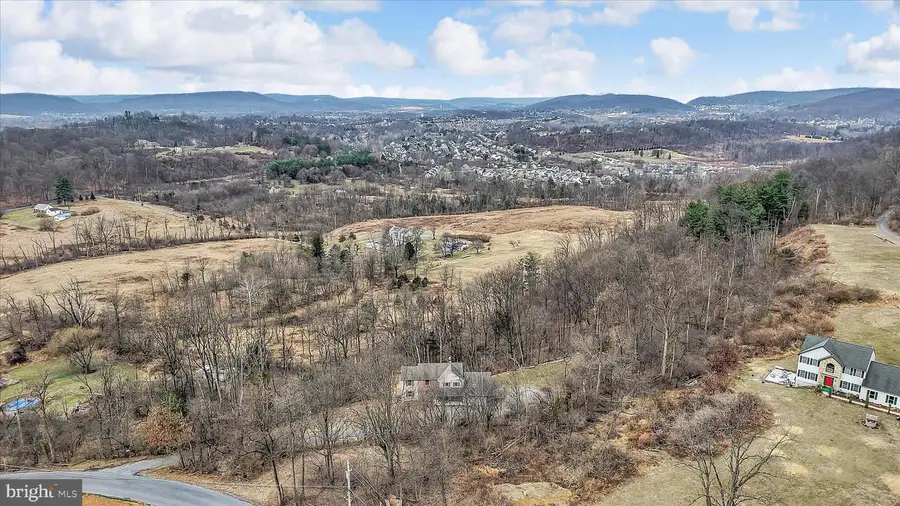 960 Fabers Rd, Reading, PA 19606 - #2