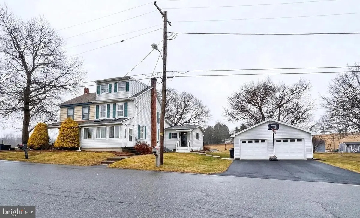 341 Chestnut St, Leesport, PA 19533 - #1