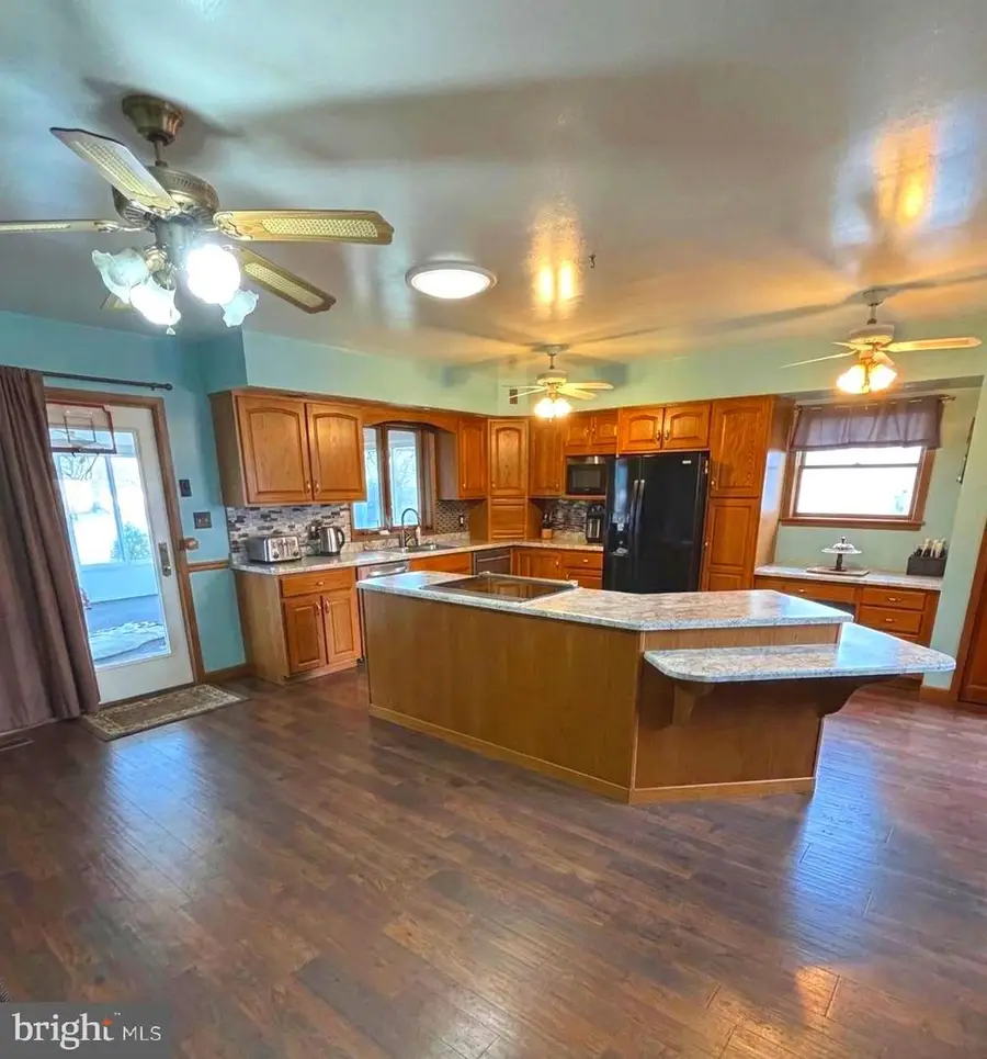 341 Chestnut St, Leesport, PA 19533 - #2