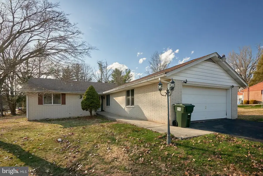 884 Ahrens Rd, Reading, PA 19606 - #2