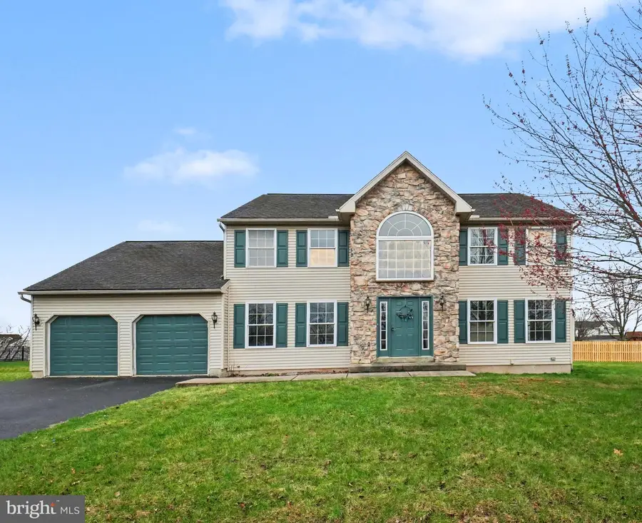 4983 Thornbury Cr, Douglassville, PA 19518 - #2