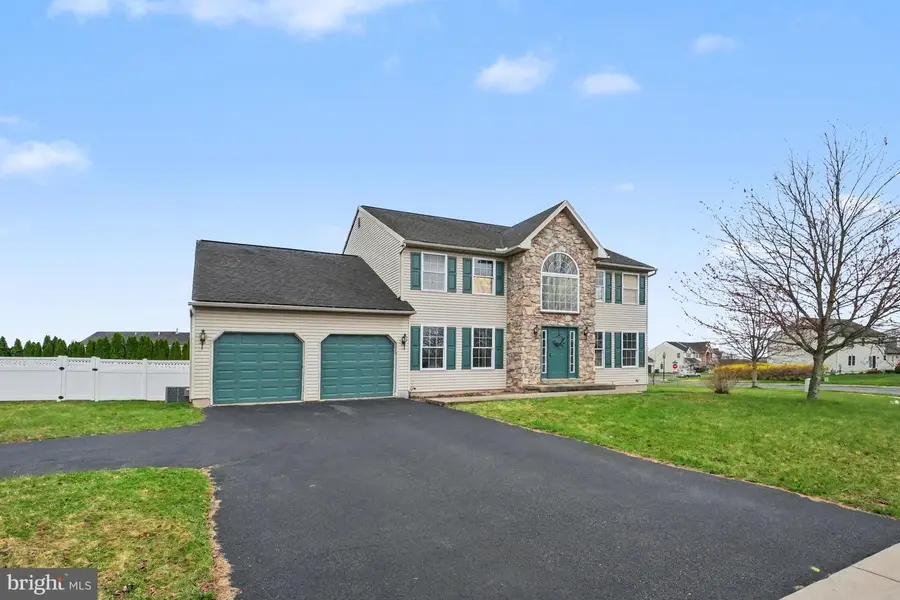 4983 Thornbury Cr, Douglassville, PA 19518 - #3
