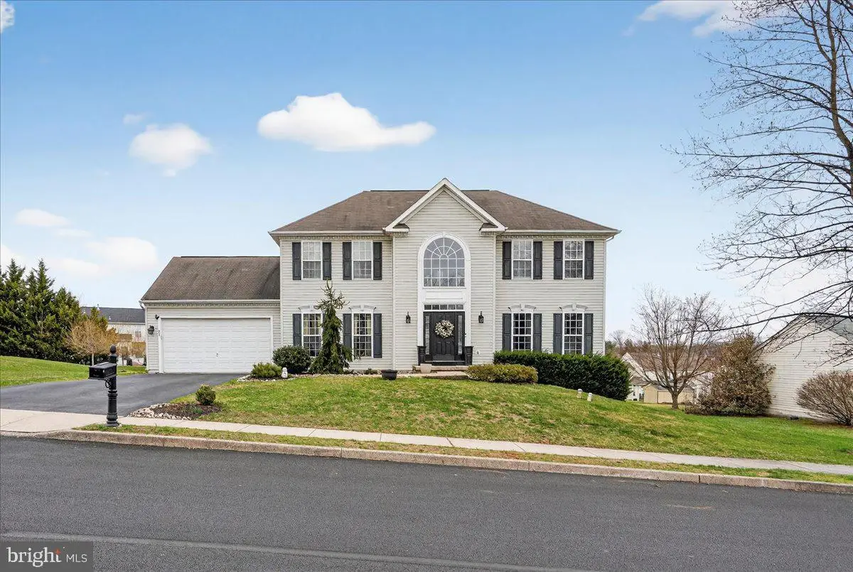 808 Bramblewood Dr, Douglassville, PA 19518 - #1