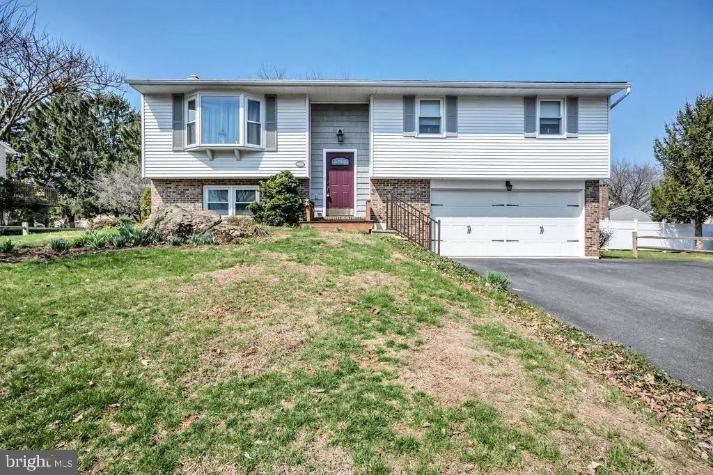 672 W Spring St, Fleetwood, PA 19522 - #1