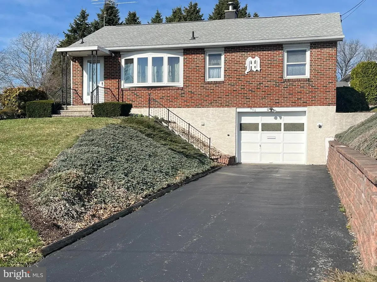 550 N 5th St, Hamburg, PA 19526 - #1