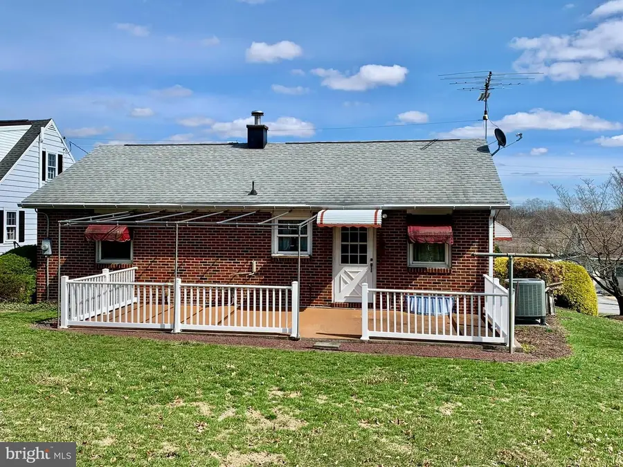 550 N 5th St, Hamburg, PA 19526 - #3