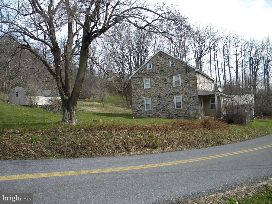 405 Oysterdale Rd, Boyertown, PA 19512 - #2