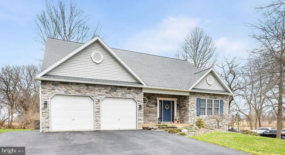 4135 Hill Terrace Dr, Reading, PA 19608 - #1