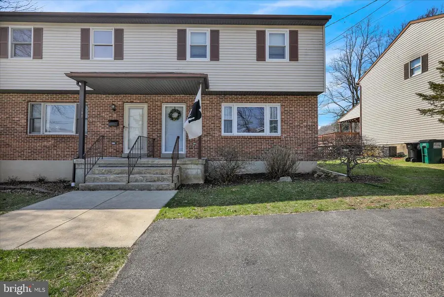 106 Oak Ln, Reading, PA 19606 - #2