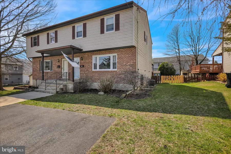 106 Oak Ln, Reading, PA 19606 - #3