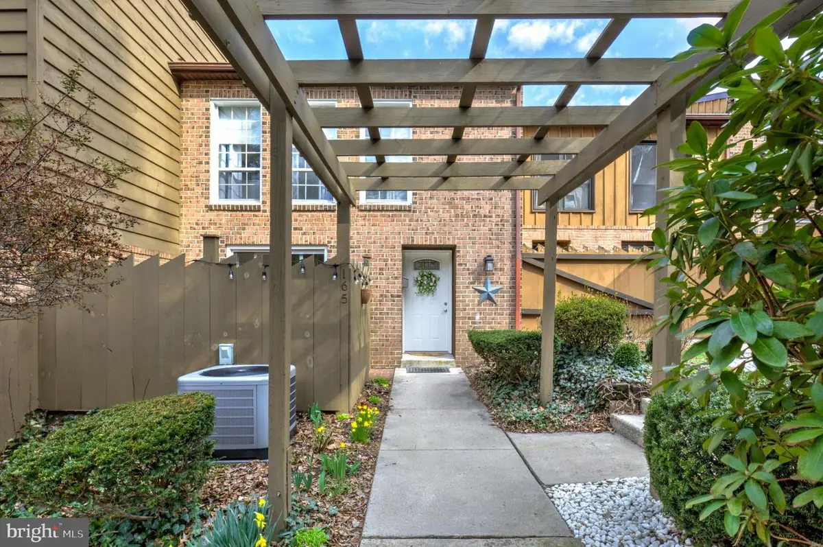 165 Oakmont Ct, Reading, PA 19607 - #1