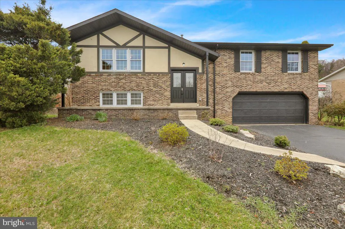 2 Courtleigh Pl, Reading, PA 19606 - #1