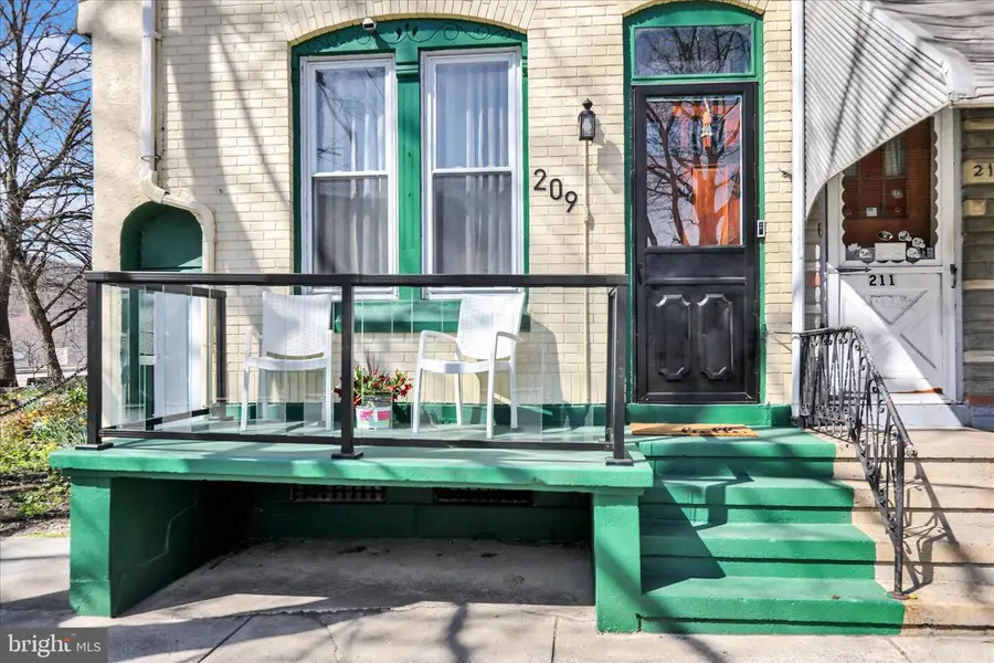 209 Franklin St, Reading, PA 19602 - #3