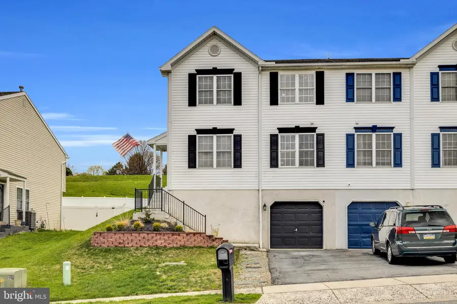 1548 Huron Dr, Reading, PA 19608 - #2