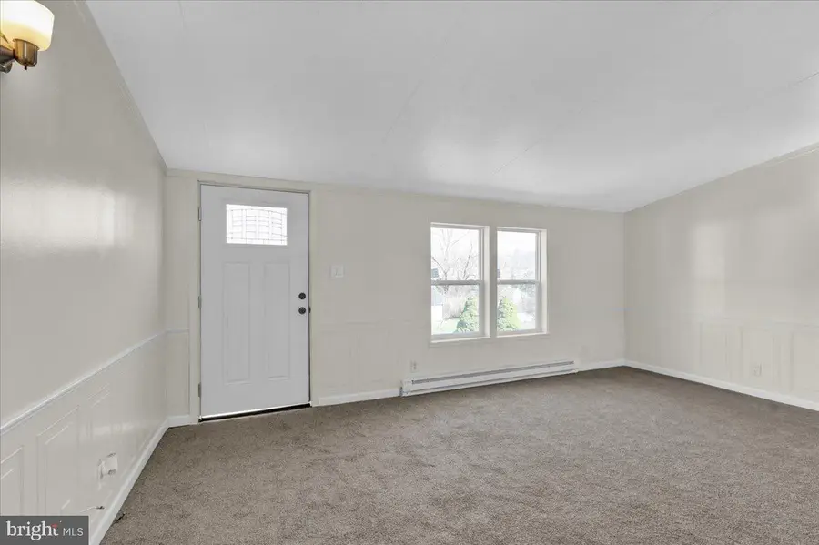 327 Oak St, Hamburg, PA 19526 - #3