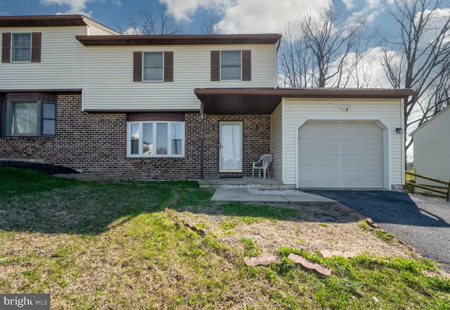 1740 Acorn Dr, Reading, PA 19608 - #2