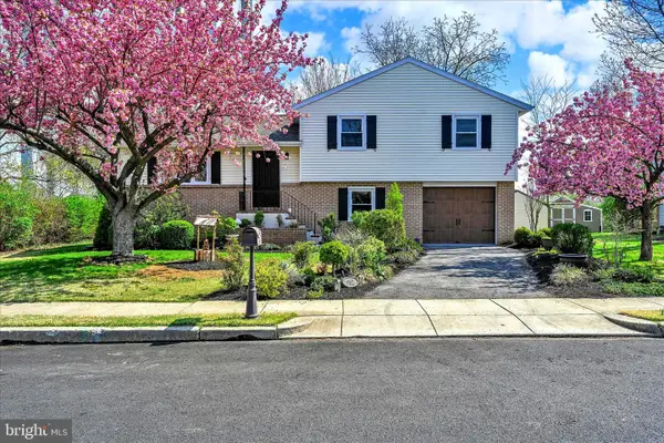 902 Suellen Dr, READING, PA 19605