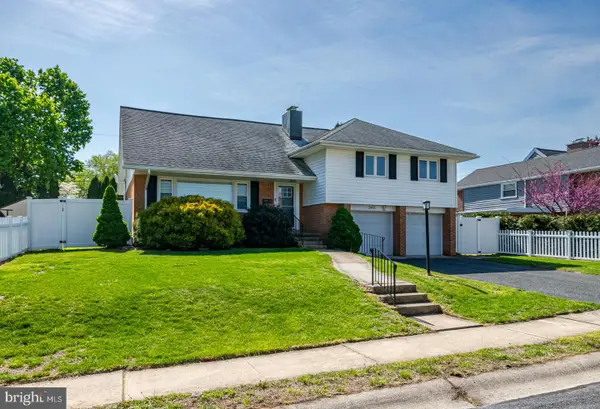 2402 Bell Dr, READING, PA 19609