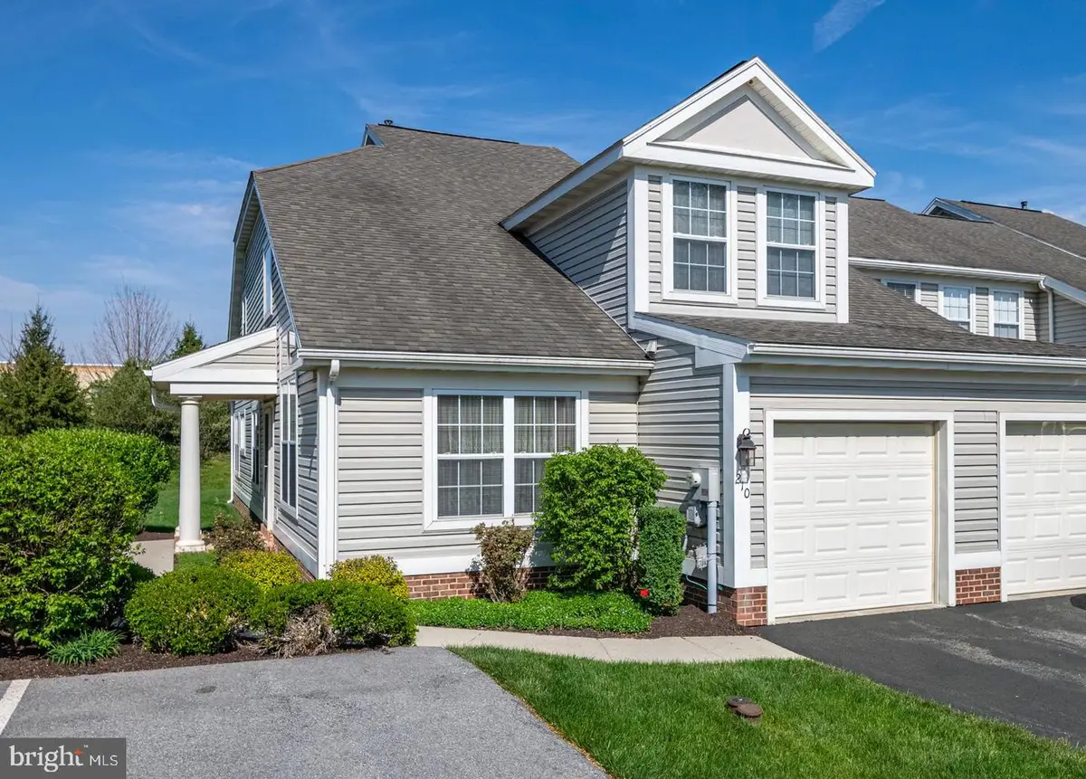 210 Oak Hill Ln, Reading, PA 19610 - #1